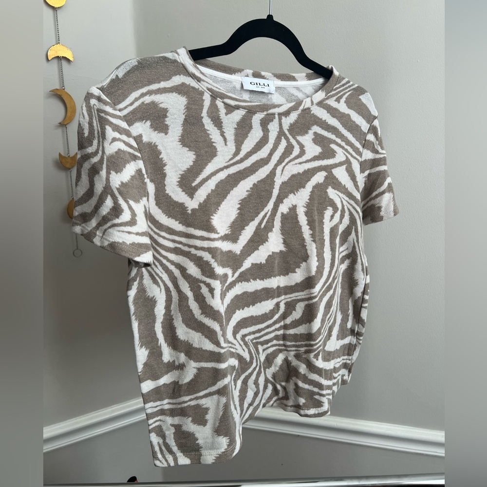 women’s abstract patterned top